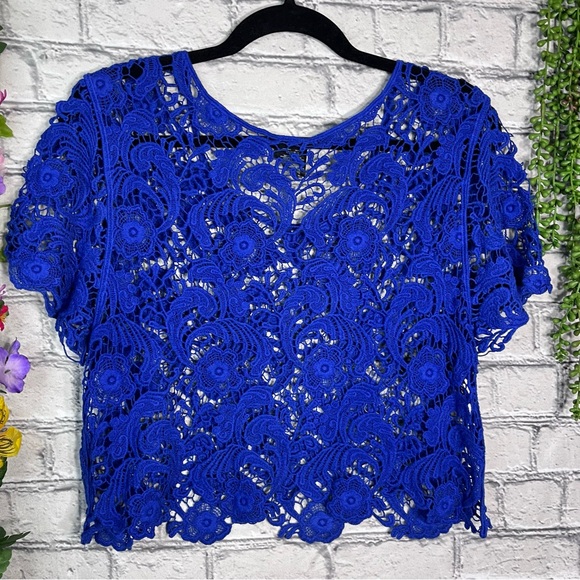 ^🌼3/$30🌼Express Royal Blue Crocheted Lace Short Sleeve Top Size Medium - Picture 8 of 14